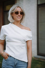 Faye Top - White
LA V STORE