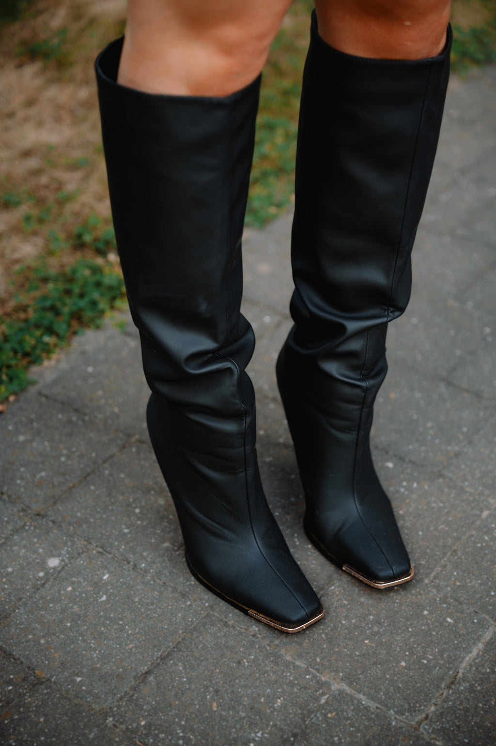 Chelsea High Boots - Black
LA V STORE