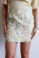 Gilda Skirt - Beige 
LA V STORE