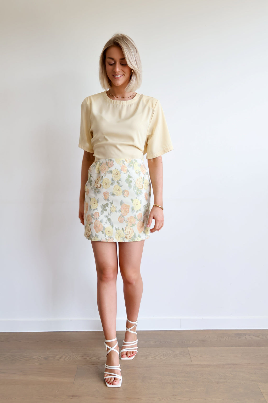 Gilda Skirt - Beige 
LA V STORE