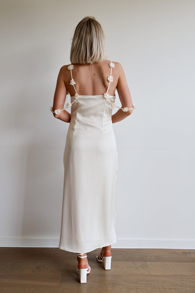 Madeleine Dress - Beige
LA V STORE