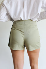 Liv Skort - Olive 
LA V STORE