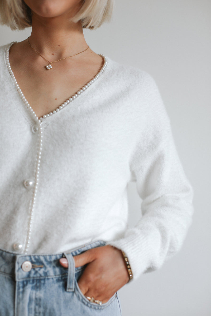Lova Pearl Knit - White
LA V STORE