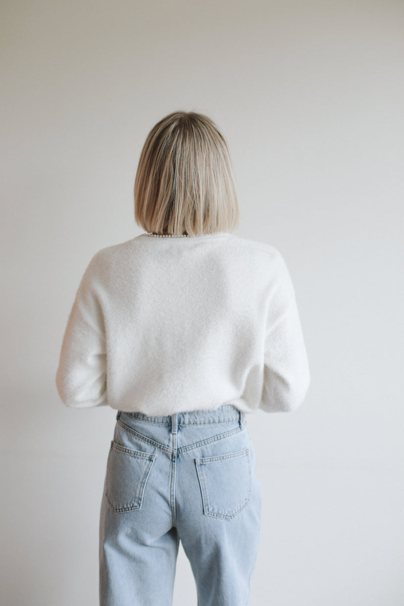 Lova Pearl Knit - White
LA V STORE