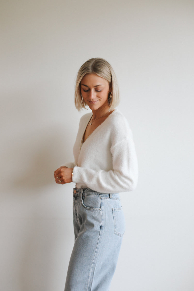 Lova Pearl Knit - White
LA V STORE