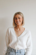 Lova Pearl Knit - White
LA V STORE