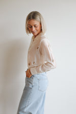 Bear Blouse - White 
LA V STORE