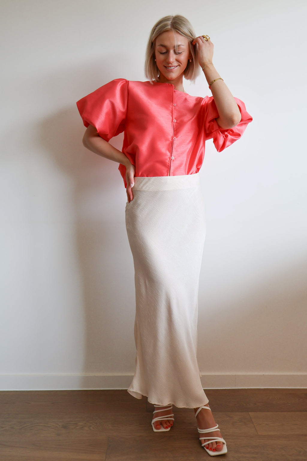 Carro Satin Skirt - Beige 
LA V STORE 