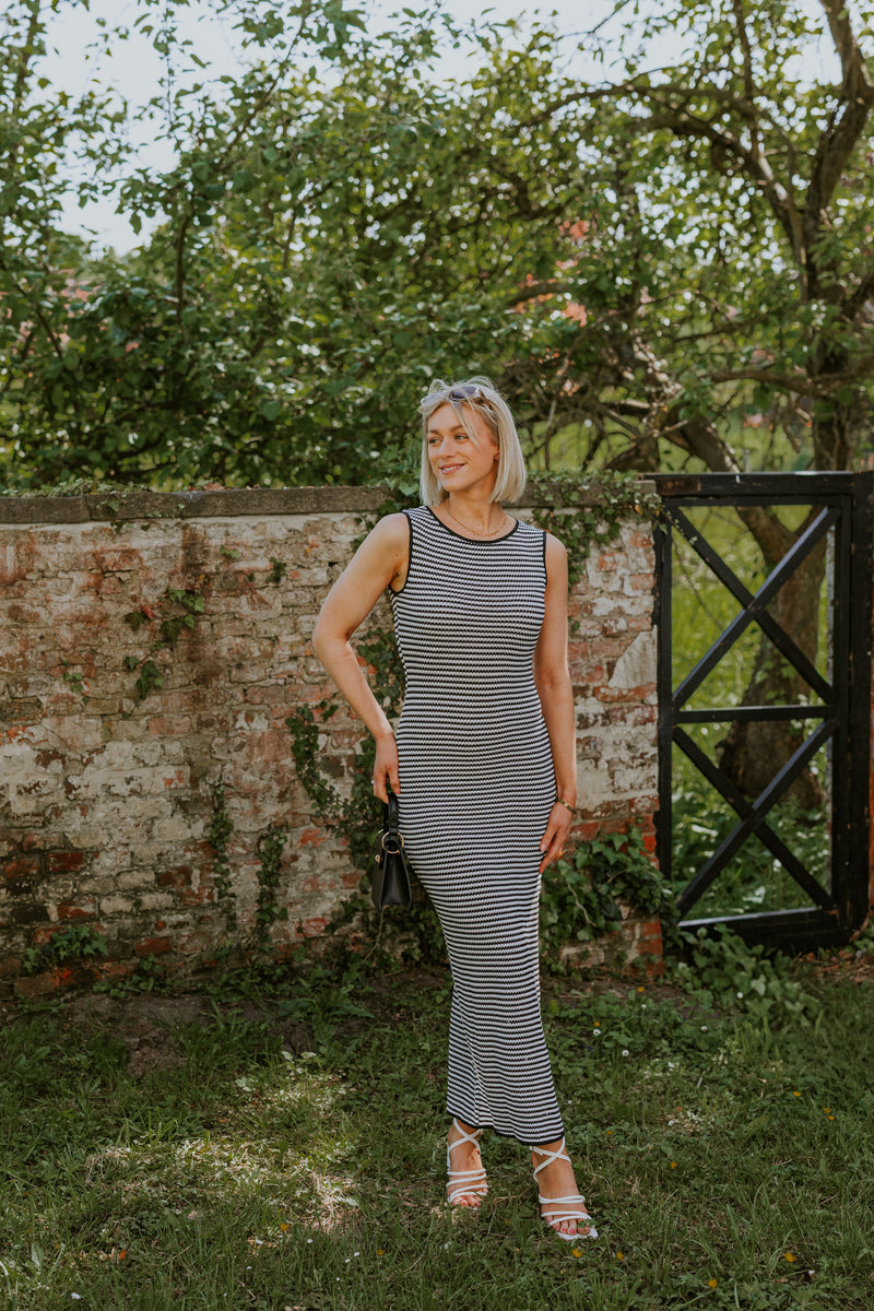 Angelika Dress - Black
LA V STORE