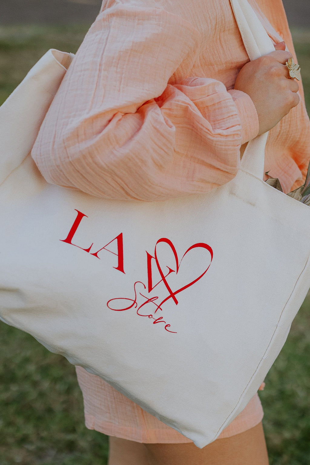 LA V Shopping Bag bag 